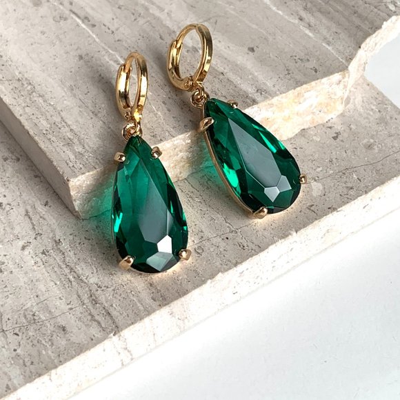 Emerald Glass single drop prong set stone Earrings ~NWT - Picture 2 of 10